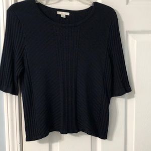 Size M navy short sleeve top